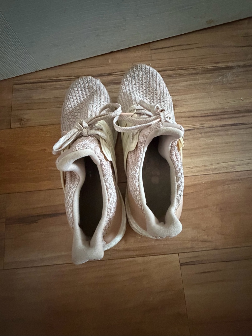Women’s Adidas Ultraboost 8.5